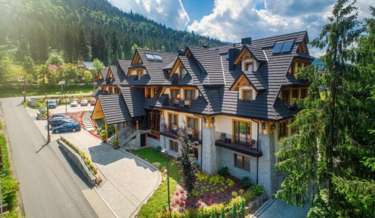 Gold Hotel